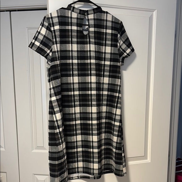 Black and White Plaid Sheath Dress - Picture 3 of 4